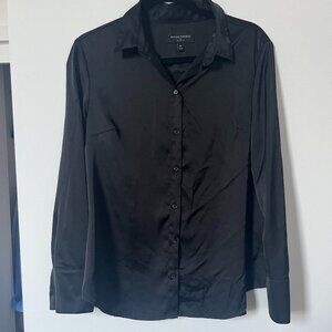 Corporate Chic Banana Republic Button up blouse - Size M